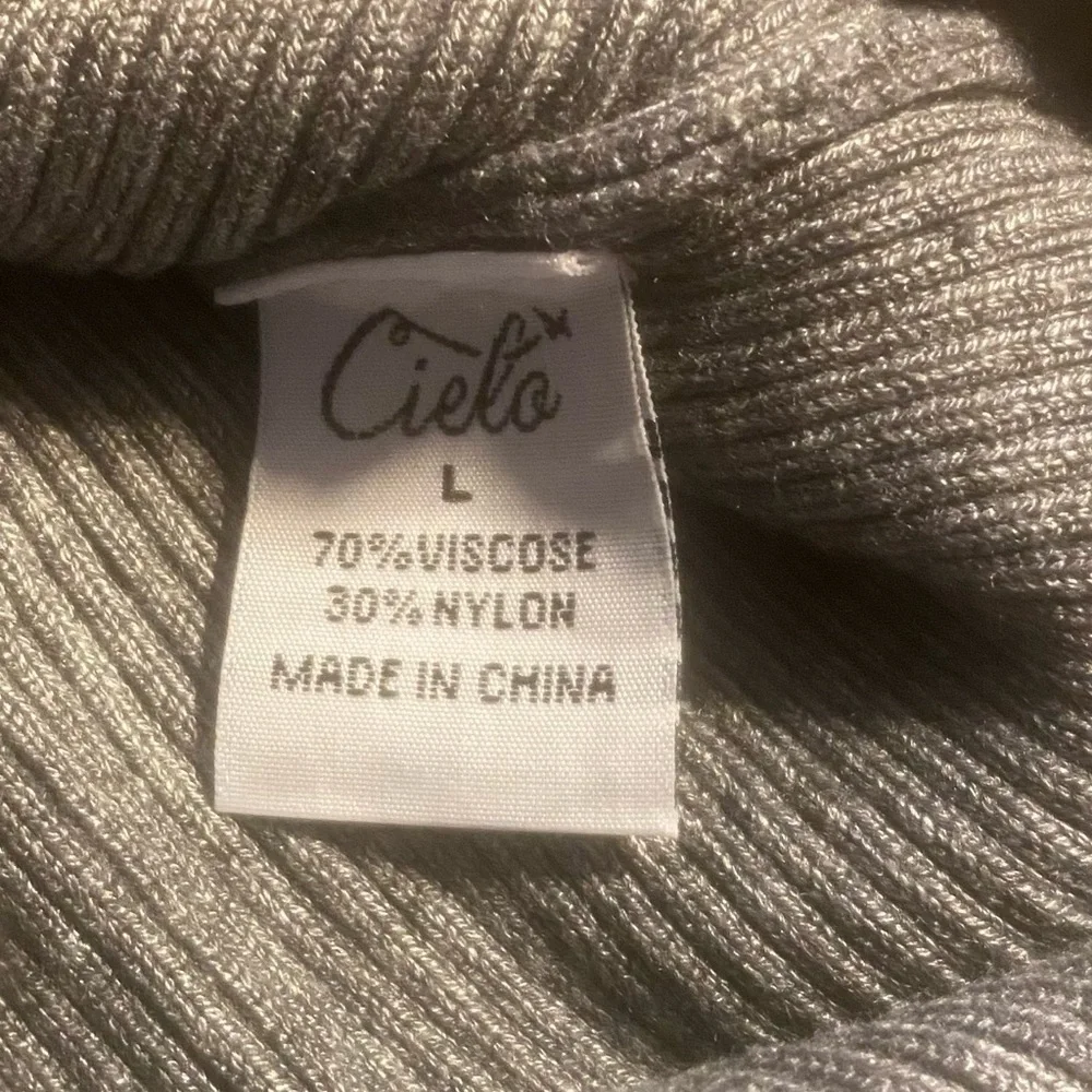 Cielo Silver Ribbed Knit Top - Picture 2 of 7